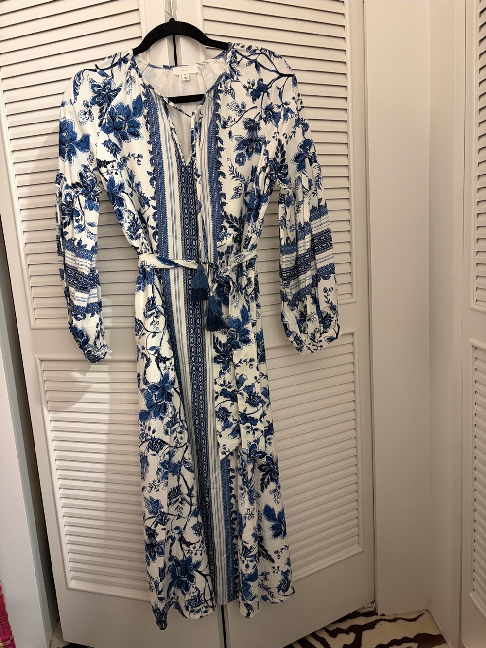 A Loves A
Blue Floral Tie-Waist Maxi Dress - Women